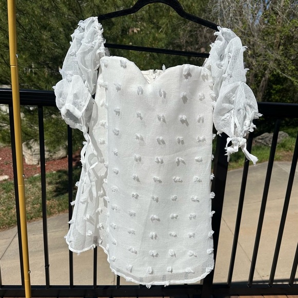 Angel Qiba White Textured Puff Sleeve Mini Dress | Size 6 - Picture 2 of 5